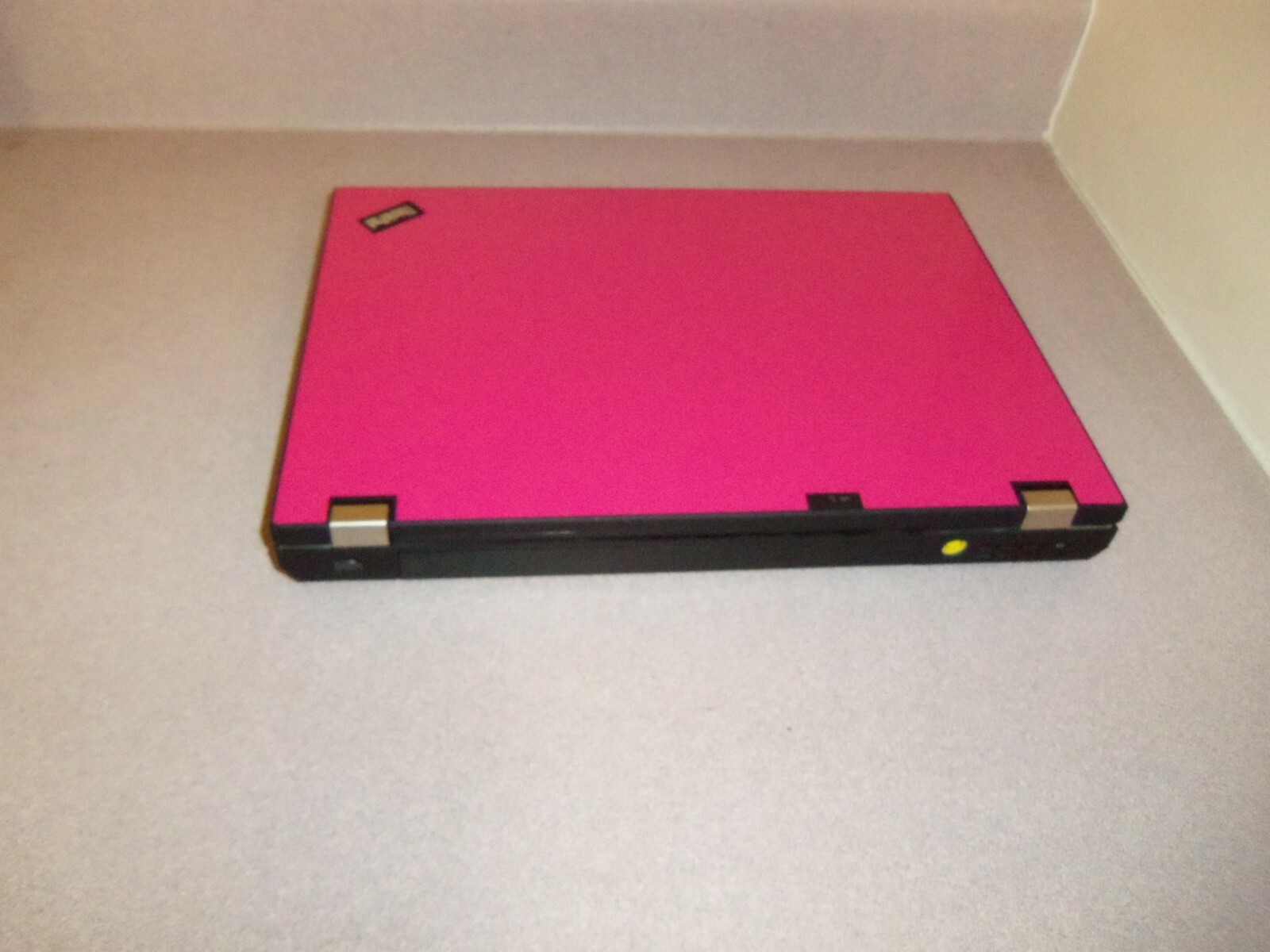HOT PINK LENOVO T410 LED SCREEN CORE i5 2.40GHz,6GB,250G,DVDRW , WIN10 PRO - Picture 6 of 7