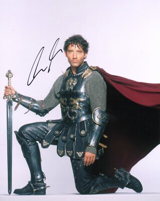 CLIVE OWEN SIGNED KING ARTHUR PHOTO  (2)