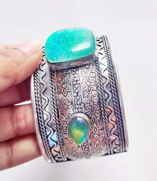 Манжета ювелирная ручной работы из стерлингового серебра 925 пробы с австралийским тройным опалом - Изображение 3 из 4