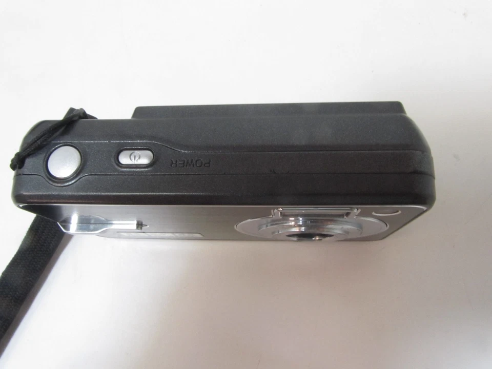 Vivitar Vivicam 8690 Digital Camera Black 8.1MP + Lowepro Bag Good & Working - Image 3 of 4