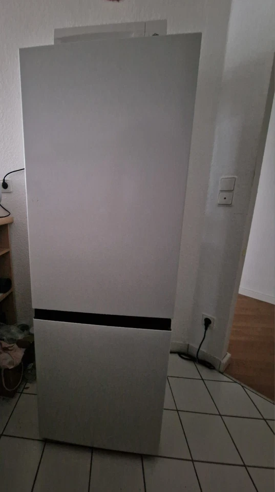 Hanseatic HKGK14349CW Kühl Gefrierkombination Innenbeleuchtung weiss sehr gut