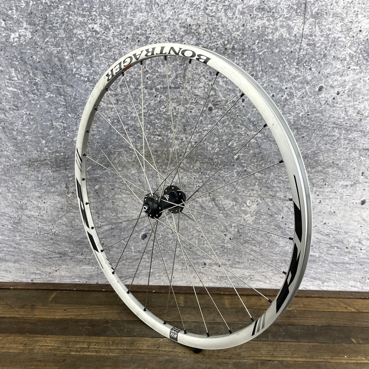 Bontrager Race Lite RL 26in Front Wheel Center Lock Disc Hub