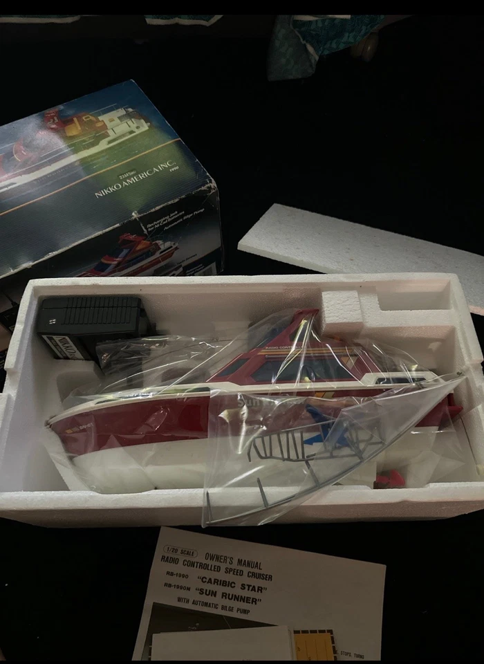 Vintage 1990 Nikko Radio Control Caribic Star RC Boat 1/20 Scale 27.145 MHz - Image 3 of 3