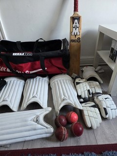 English Willow Cricket Bat And Helmets