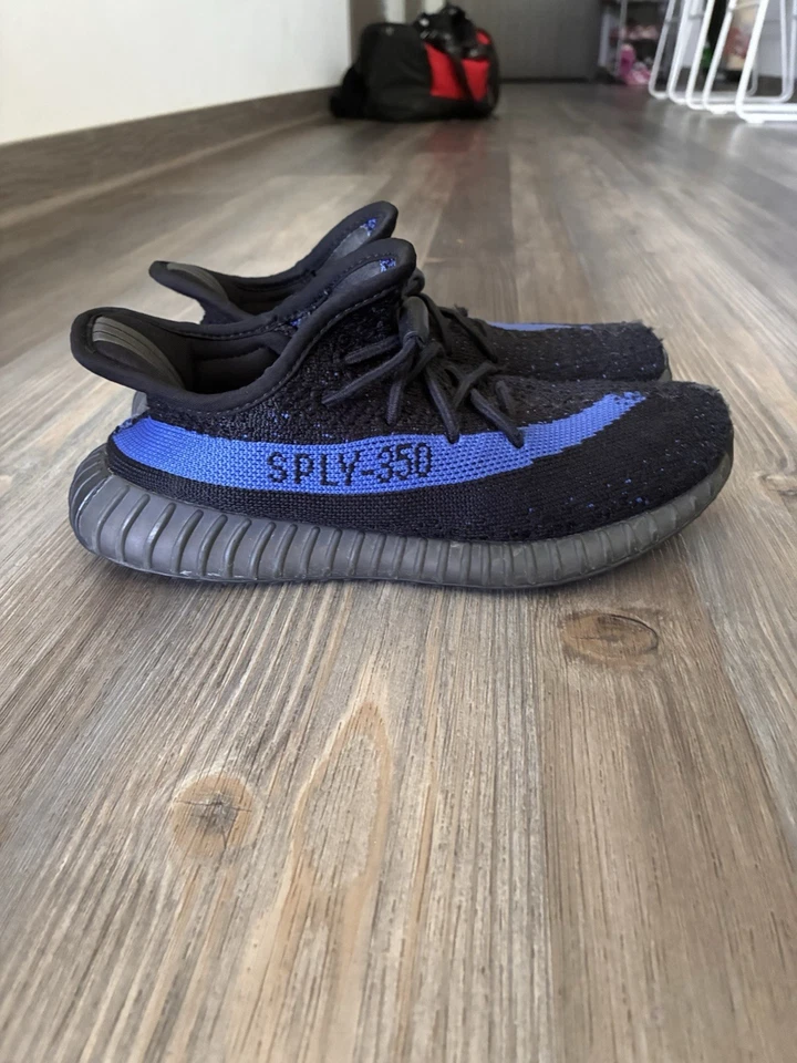2022 Sz. 2 Yeezy Boost 350 V2 'Dazzling Blue' - Image 3 of 4
