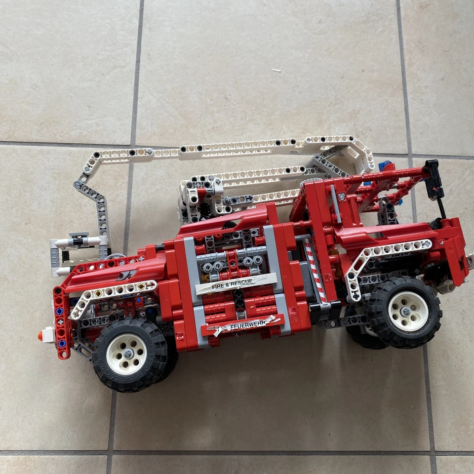 LEGO Technic 8289 Fire Truck, photo 4 sur 5