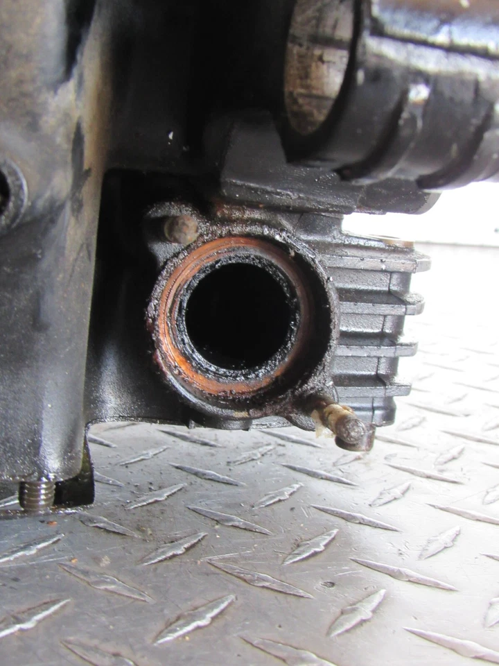 1982 1983 82 83 HONDA VF750S VF750 VF 750 V45 SABLE CULATA TRASERA Y CUBIERTA Foto 4 de 4