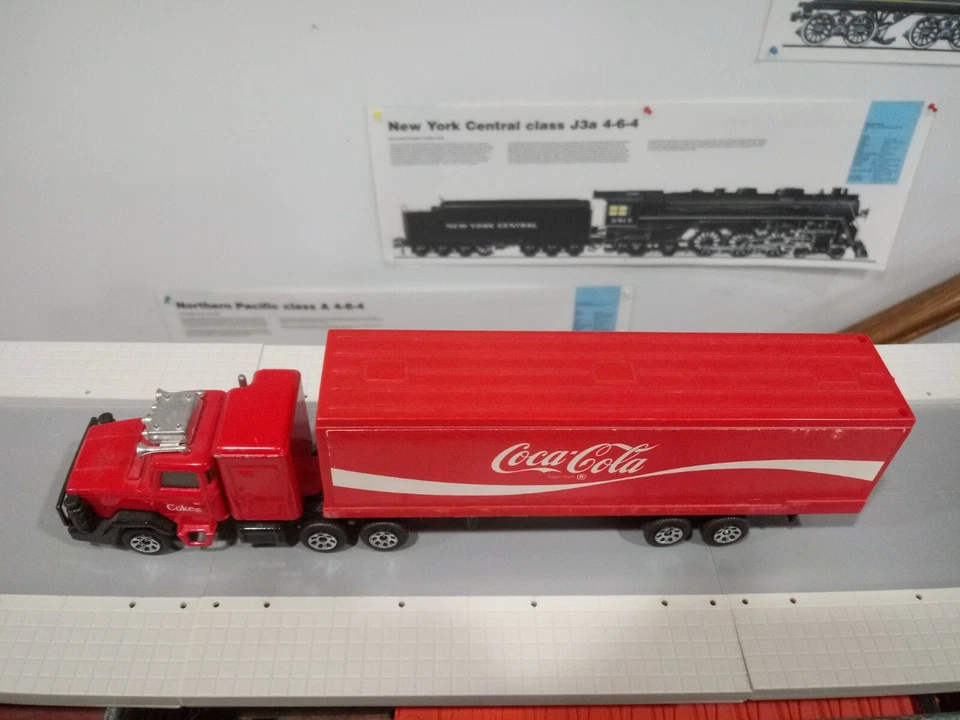 Corgi Coca-Cola Promo Tractor Trailer Truck #3300C Back doors open & close - Image 2 of 4