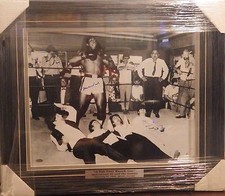 Muhammad Ali podpisany / oprawiony 1964 szer. / szer. 40,6x50,8cm zdjęcie Beatles pukanie