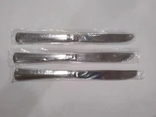3 Reed & Barton Stainless  18/10 Glossy Dinner Knives