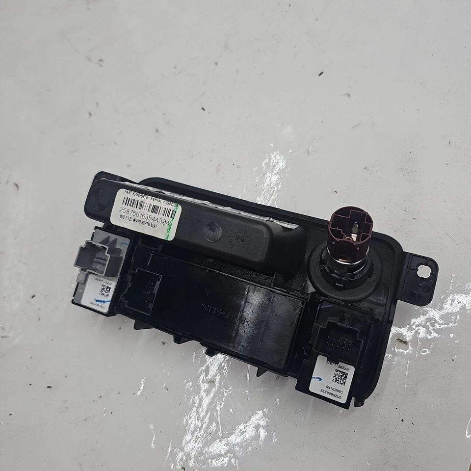 OEM 07-12 GMC Acadia Heated Seat Power Supply Rear Trailer Switch Panel Trim - Image 2 of 4