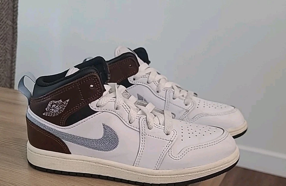 Air Jordan 1 Mid SE White Blue Grey Black Sail FQ8220-142 Size 2Y - Image 2 of 4