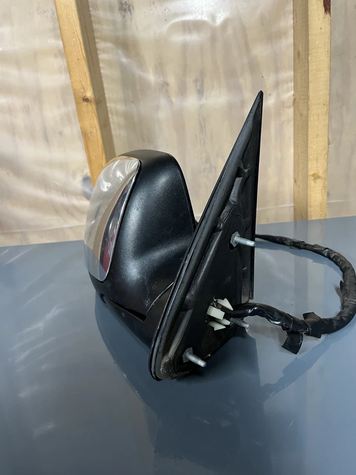 03-06 Silverado Tahoe Yukon Right Passenger Power Door Mirror w/ TURN SIGNAL - Image 3 of 3