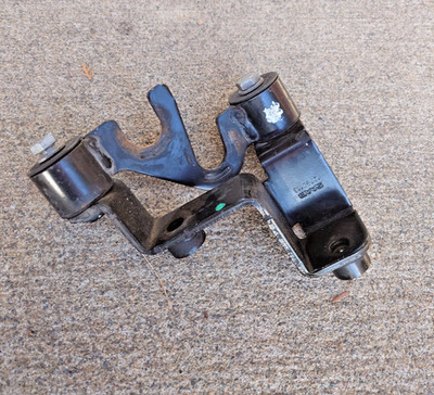 OEM 05+ Chevy Cobalt SS Saab 2.0 LNF LSJ Manual Trans F35 Shifter Bracket
