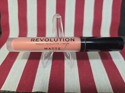 REVOLUTION Matte Mat Lipstick Makeup