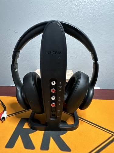 Insignia NS-HAWHP2 RF Wireless Over the Ear Headphones - Black UNTESTED - Picture 7 of 10