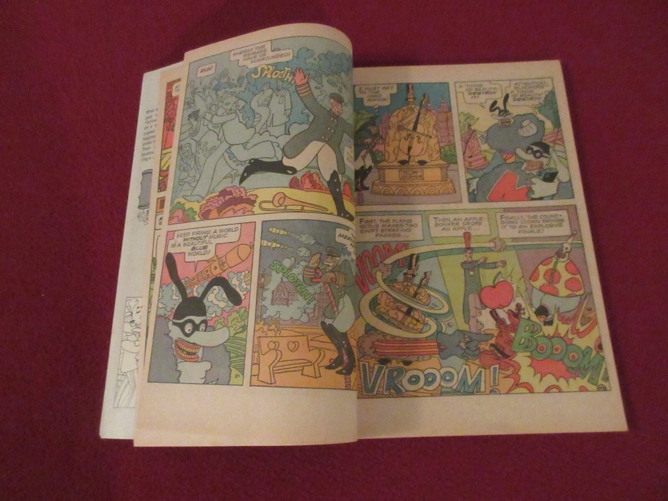 1968 1 BEATLES YELLOW SUBMARINE GOLD KEY COMIC BOOK W/POSTER ATTACHED