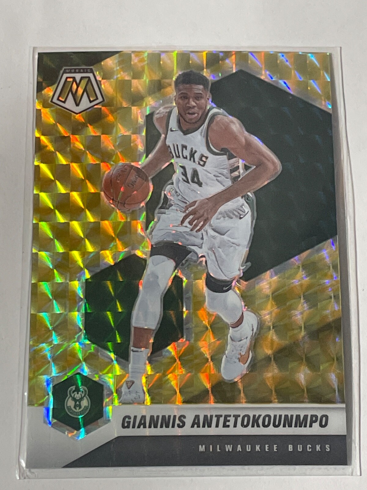 Giannis Antetokounmpo 2020-21 Panini Mosaic - Reactive Yellow Prizm #80