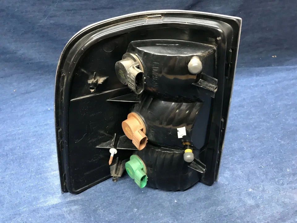 Lámpara de luz trasera derecha Mercury Mountaineer 2003 2004 2005 OEM Foto 3 de 3