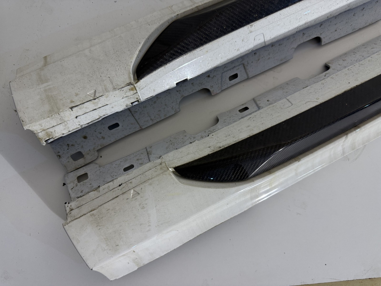 COPPIA MINIGONNE DX E SX PER MASERATI Grecale Serie 673013854 (22>)