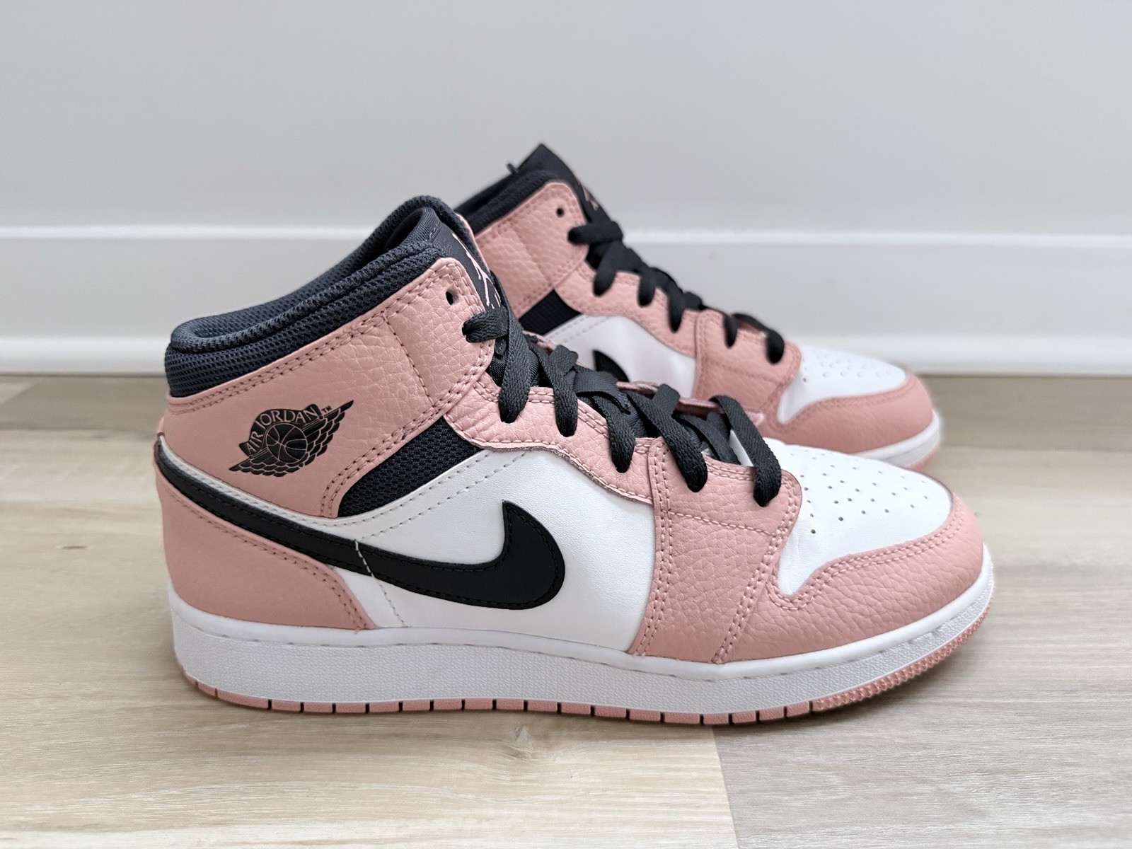 Jordan 1 Mid GS Pink Quartz Size 7Y