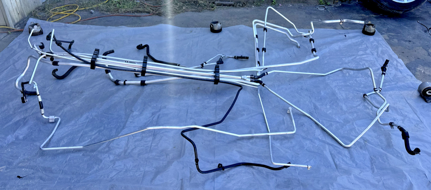 2016-2021 MCLAREN 570S UNDERBODY ENGINE WATER COOLANT HOSES PIPE BRAKE LINE OEM