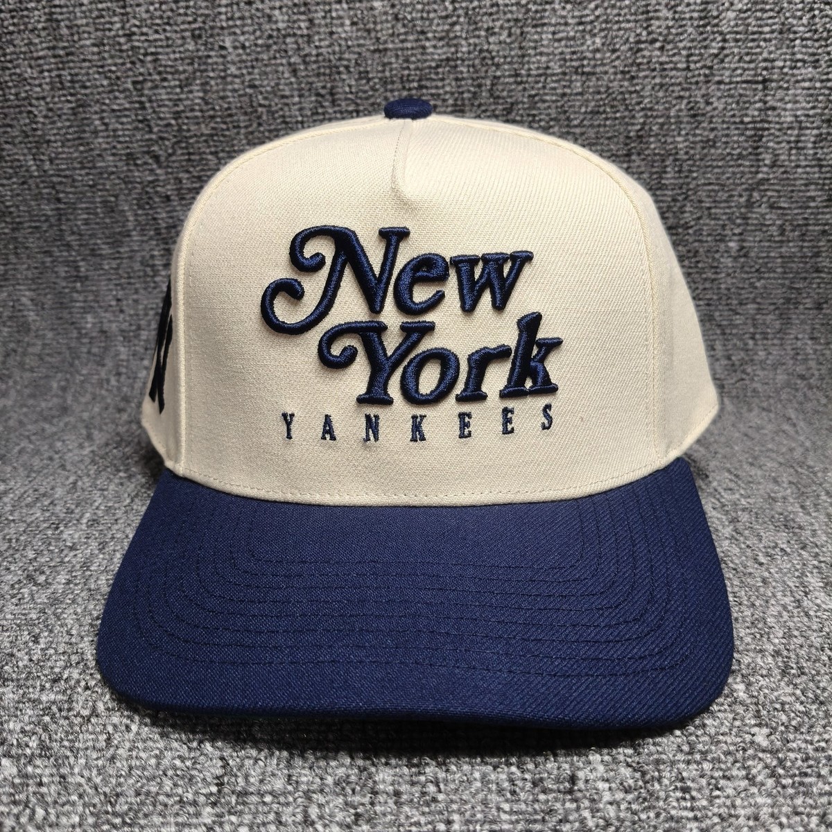Mitchell & Ness New York Yankees MLB Cream Navy Script Snapback Hat