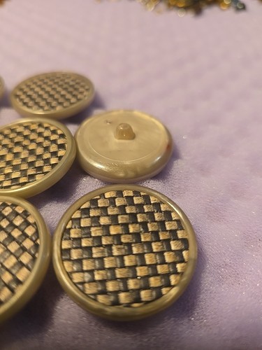 Vintage Art Deco Early Set Of 8 Plastic Buttons With A Woven Checkered Pattern - Picture 5 of 7