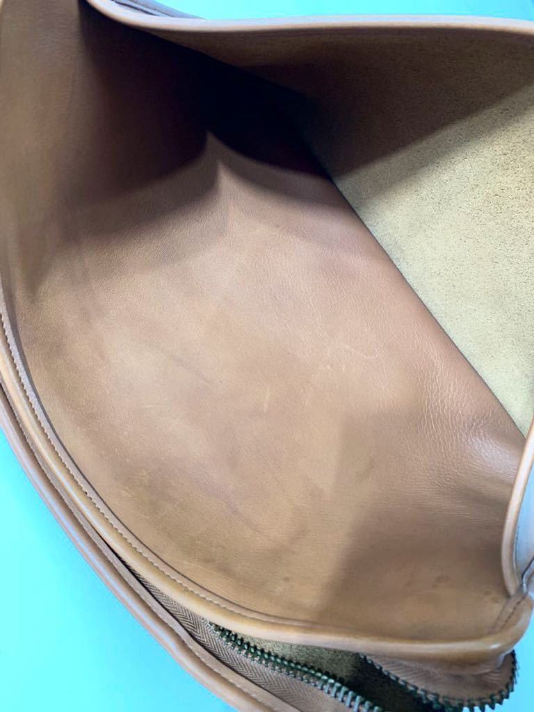 Good condition extremely beautiful OLD COACH clut… - image 6