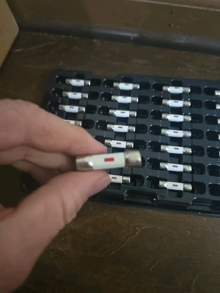 35x LittleFuse LC HEV 500VDC A0A Plug In Automotive Fuses 10EV010.630BLD - Image 2 of 4