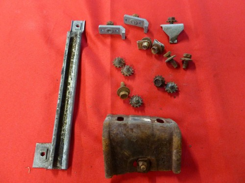 1967 1968 MUSTANG Left Quarter Window Reg Stops, Bracket, Reg Guide 67 68 - Picture 2 of 3