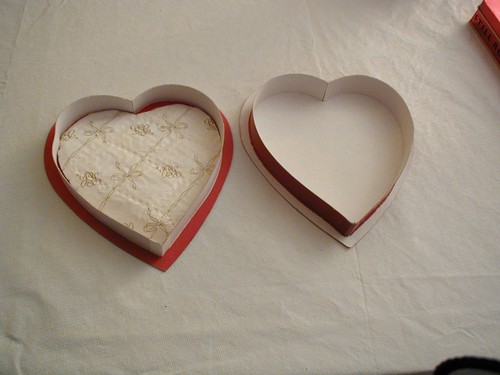 SCATOLA CARAMELLE VINTAGE ELVIS PRESLEY RUSSELL STOVER SAN VALENTINO ROSSO A FORMA DI CUORE PICCOLA - Foto 5 di 5
