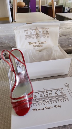 SCARPE IN PELLE DI COLORE ROSSO - Foto 2 di 4