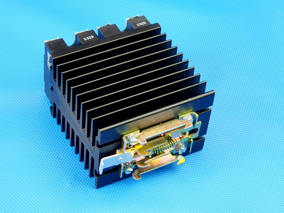 2 X Crydom HD48125 Solid State Relais 3-32V 125A mit Alukühler - Bild 2 von 3