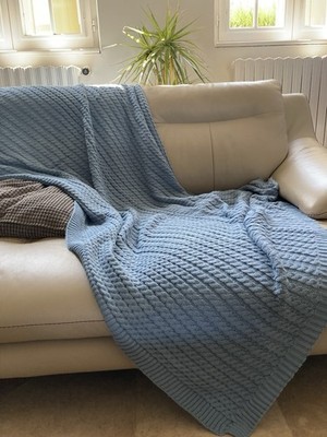 Zopfstrickdecke KOSA - kleines Flechtmuster 140x180 - weiches Garn - Blue Sky