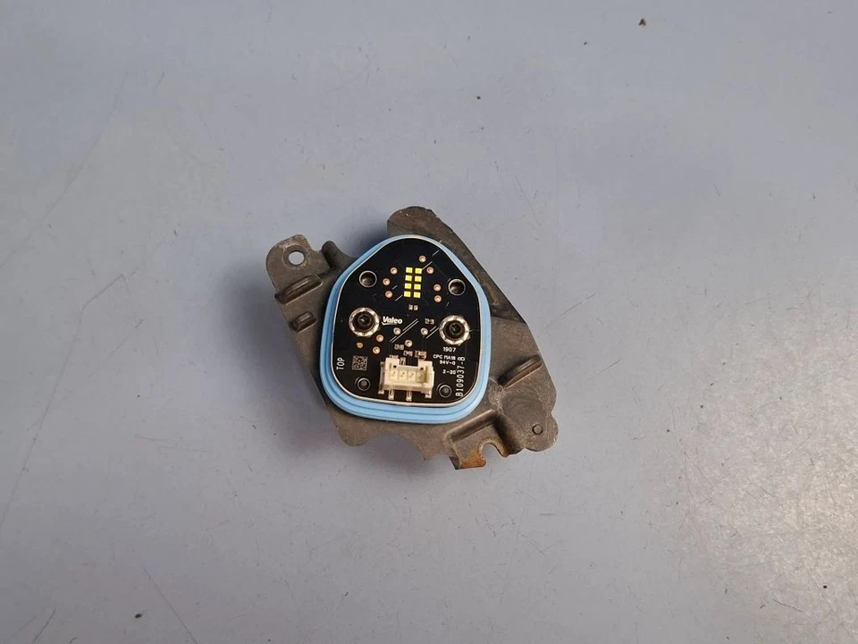 Tesla Modelo 3 2019 Electricidad Frontal Derecho LED Módulo de Control de Lastre B109037B Foto 2 de 4