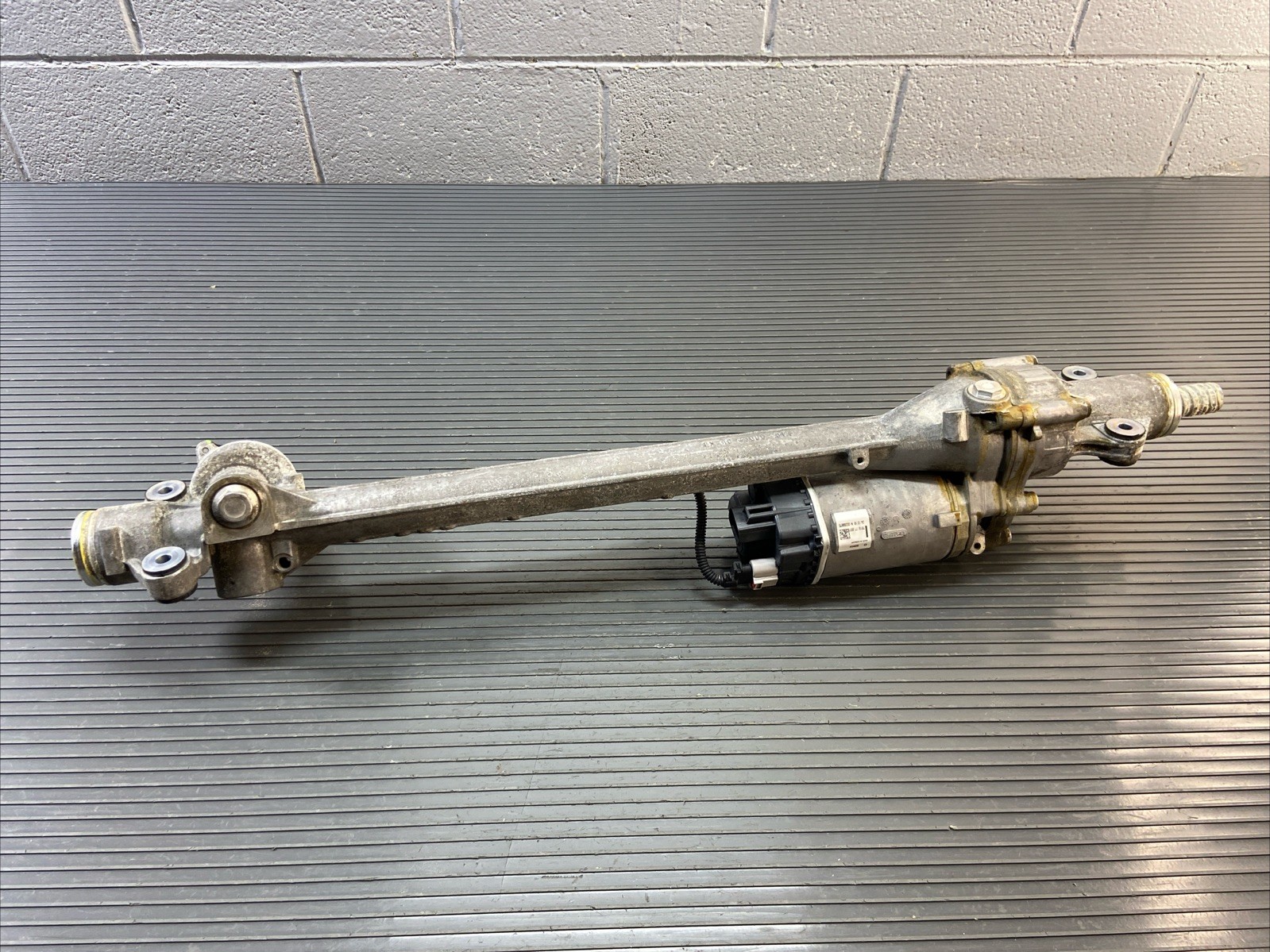 2018-2024 Ferrari Portofino F164 RWD Steering Rack & Pinion 342282 OEM *NOTE*