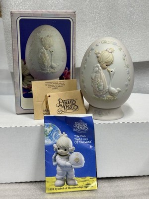 Precious Moments ''Make A Joyful Noise'' Easter 1993 Porcelain Egg w/Stand