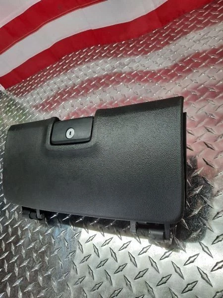 Chevrolet Silverado 2500 2018 guantera superior usada OEM Foto 4 de 4