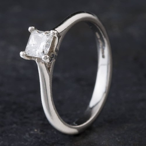 Second Hand Platinum 0.33ct Princess Cut Diamond Solitaire Ring 4148189 - Picture 1 of 1