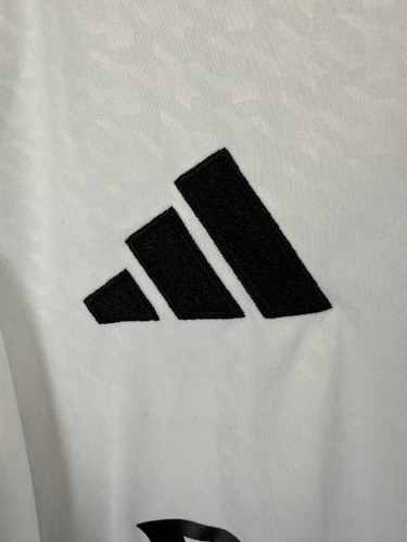 CAMISETA DE FUTBOL DEL REAL MADRID #5 BELLINGHAM 2024 2025 REMAKE LOCAL TALLA XL - Imagen 9 de 20