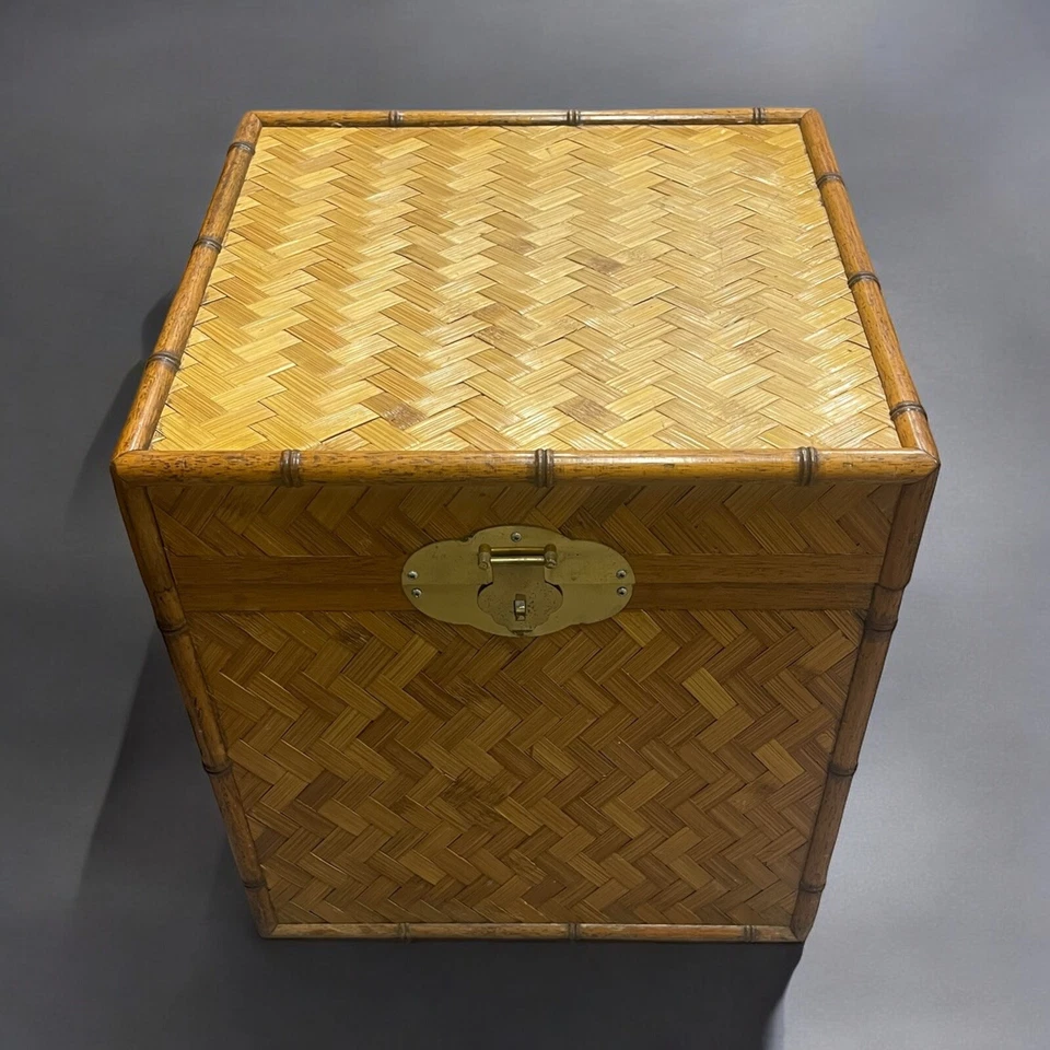 MESA AUXILIAR/BAÚL DE RATÁN CHIC COSTERO Foto 2 de 4