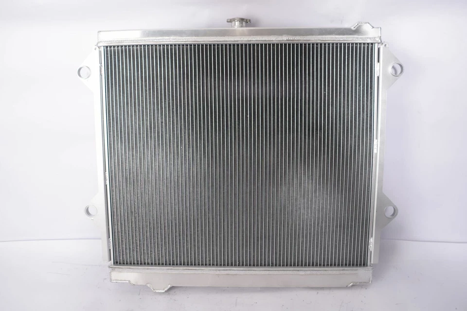 Full Aluminum Radiator For: Lexus LX570 / Toyota Land Cruiser 5.7L V8 2008-2020 Foto 3 de 4