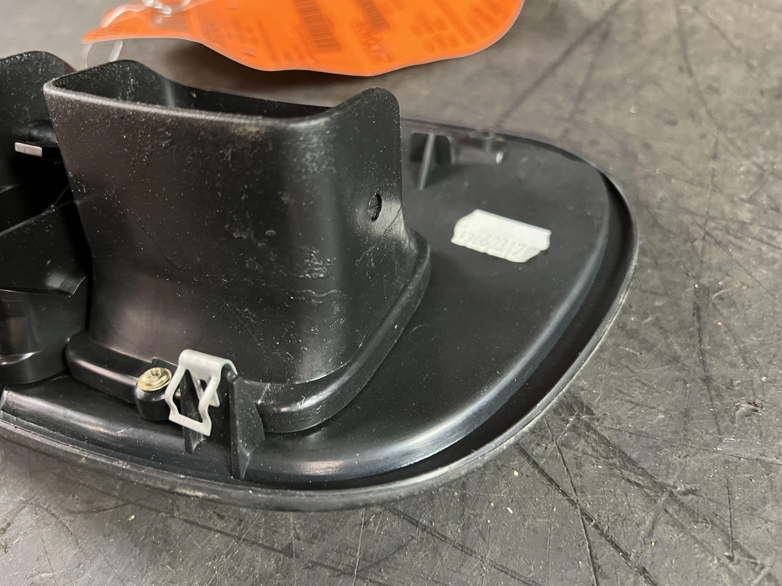 02-06 MASERATI SPYDER CENTER TOP DASH HEATER A/C AIR CONDITIONER DEFLECTOR VENT
