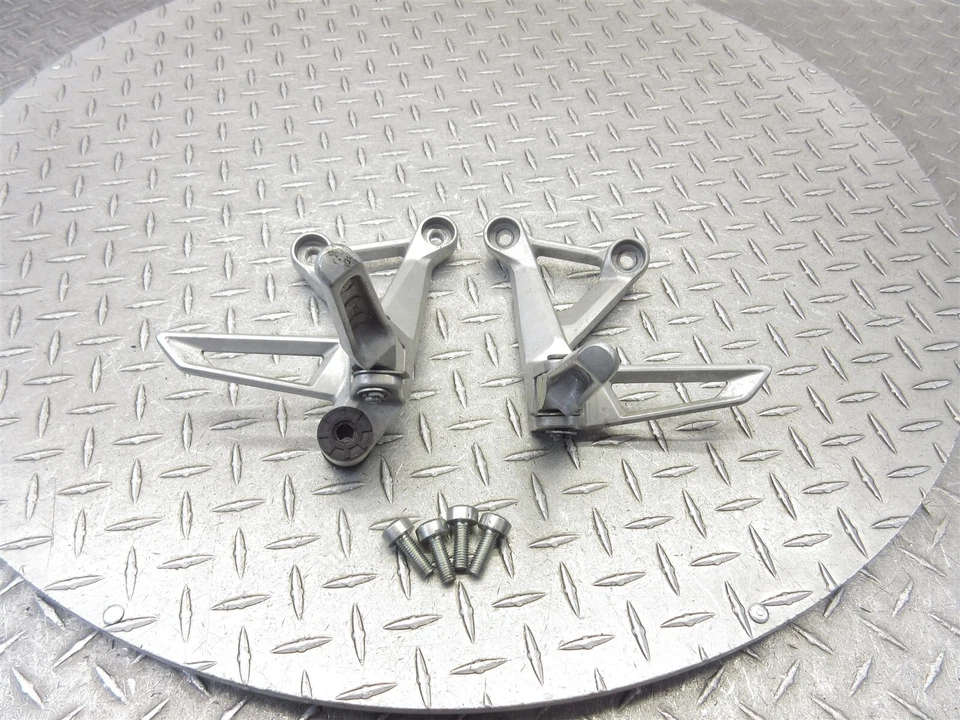 2016 13-18 Honda CBR500R pé traseiro passageiro suporte de descanso esquerdo direito - Imagem 2 de 4