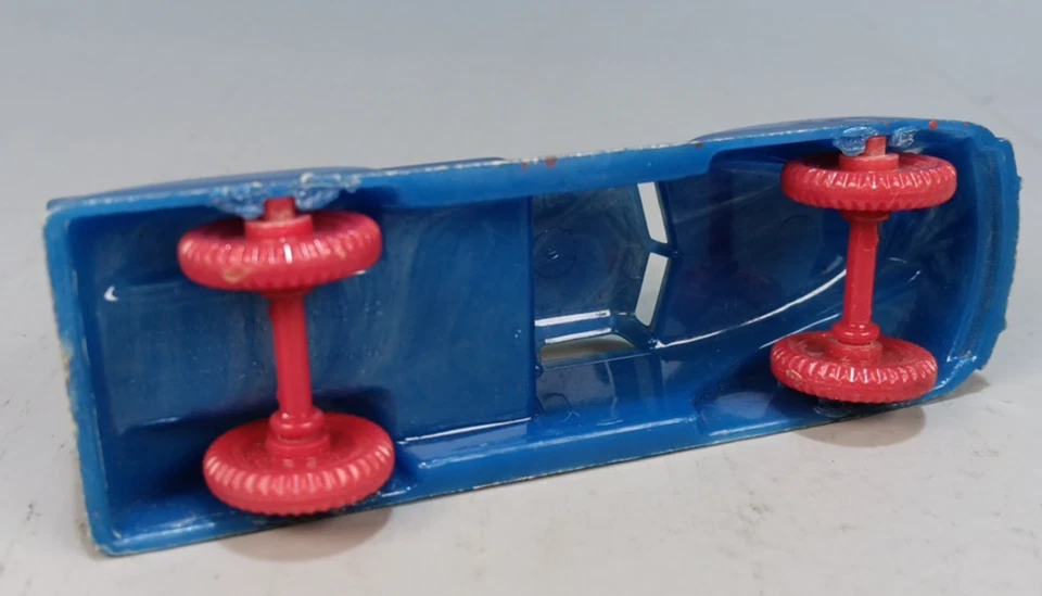 Camioneta pickup vintage de plástico duro Renwal Products No. 62 - Azul y rojo Foto 4 de 4