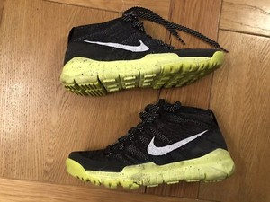 nike grey and yellow trainers