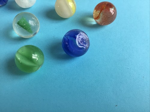 10 Transparent Vintage 9/16" Glass Marbles - Picture 3 of 3