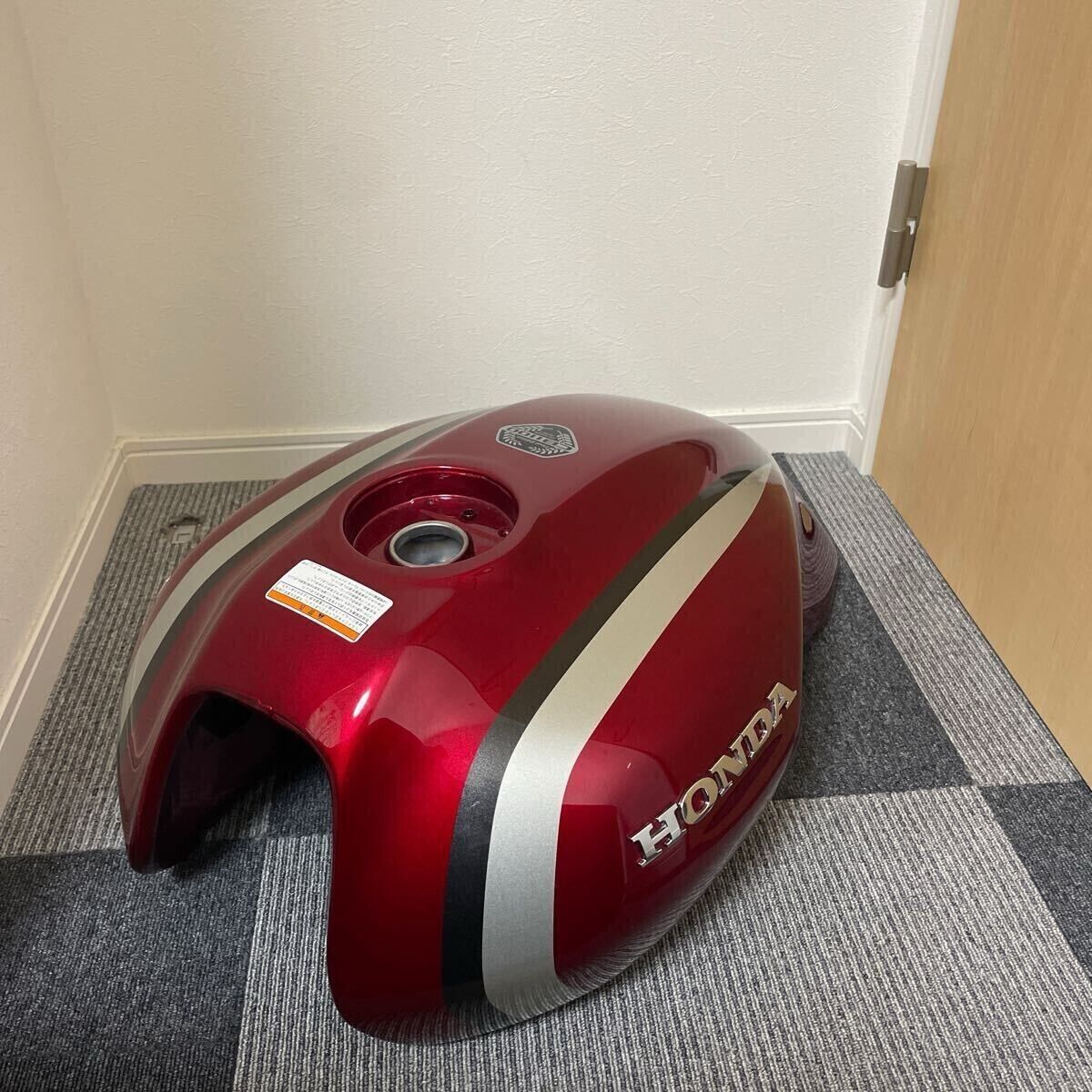 Honda CB1100 CB1100EX Genuine SC65 Fuel Tank New Take-Off Honda CB1100 CB1100EX Genuine SC65 Fuel Tank New Take-Off