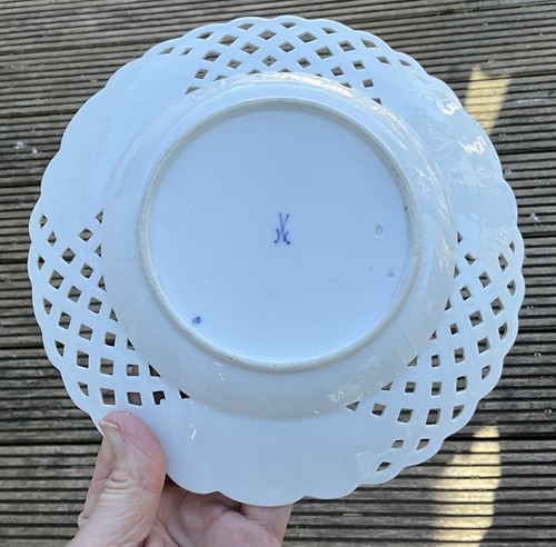 Rare Antique SET MEISSEN Blue Onion Reticulated TAZZA 7.5” + 2 Plates 8” SIGNED - Bild 7 von 19